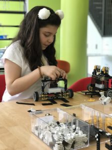 Adam Olacak Çocuklar Gelecek Merkezinde Yetişecek.