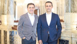 O patronun peşini bırakmıyorlar