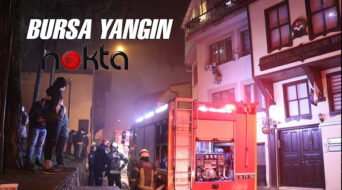 Bursa’da iki katlı tarihi ev yanarak kullanılamaz hale geldi