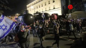 İsrail’de sıkılaştırılmış karantinaya rağmen Netanyahu karşıtı protestoya binlerce kişi katıldı