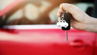 Sahte araç kiralama sitesiyle yüzlerce kişiyi dolandırdılar