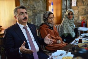 Kritik Edebiyat sohbetleri devam ediyor