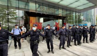 Evergrande’nin hissesi işleme kapatıldı